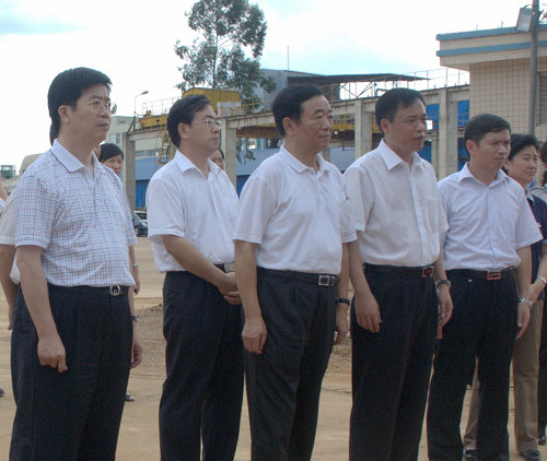 9月8日，中央巡視組組長、十一屆全國人大農(nóng)業(yè)和農(nóng)村委員會副主任委員房鳳友，中央巡視組副組長、副部級巡視專員郭林，中央巡視組副組長、副部級巡視專員謝秀蘭等領(lǐng)導(dǎo)一行8人，到湘桂循環(huán)經(jīng)濟(jì)產(chǎn)業(yè)園對集團(tuán)經(jīng)濟(jì)建設(shè)、黨建等工作情況進(jìn)行檢查指導(dǎo)。自治區(qū)黨委組織部部長周新建，崇左市委副書記、市長黃克，江州區(qū)委書記藍(lán)大煌，湘桂集團(tuán)董事局副主席陳輝，湘桂公司總經(jīng)理朱光彩等陪同考察。